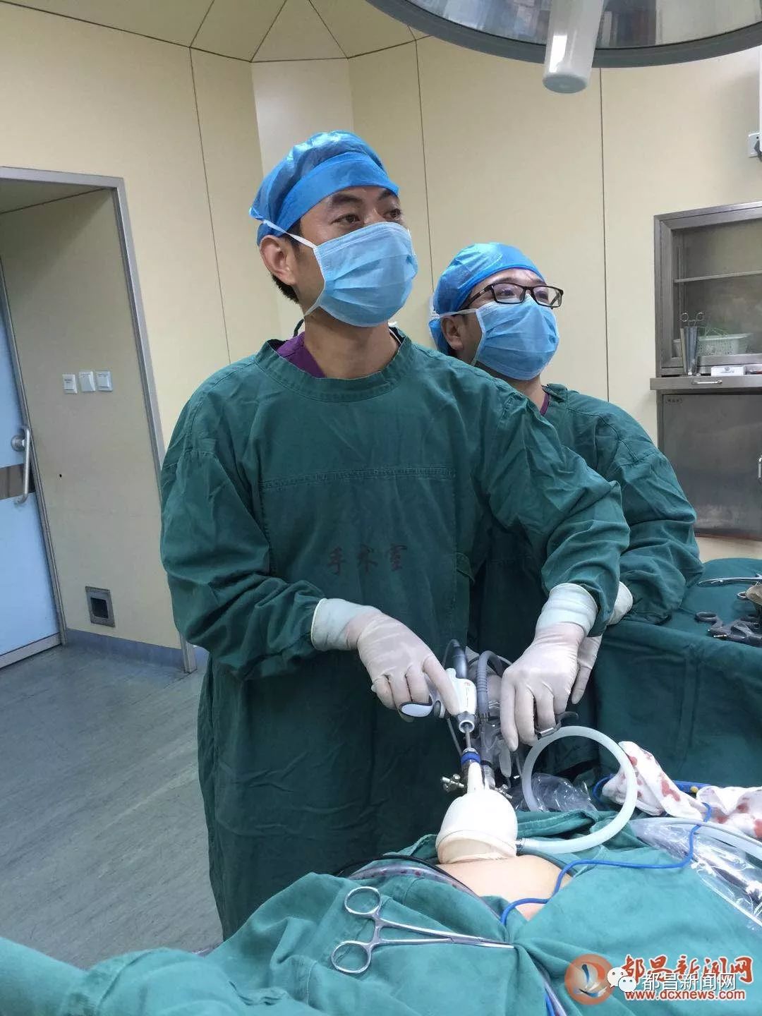 都昌县人民医院普外胸外科自制单孔器械完成首